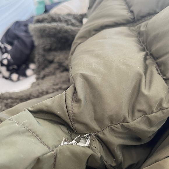 The North Face Women's Small Puffer Jacket - Picture 7 of 7